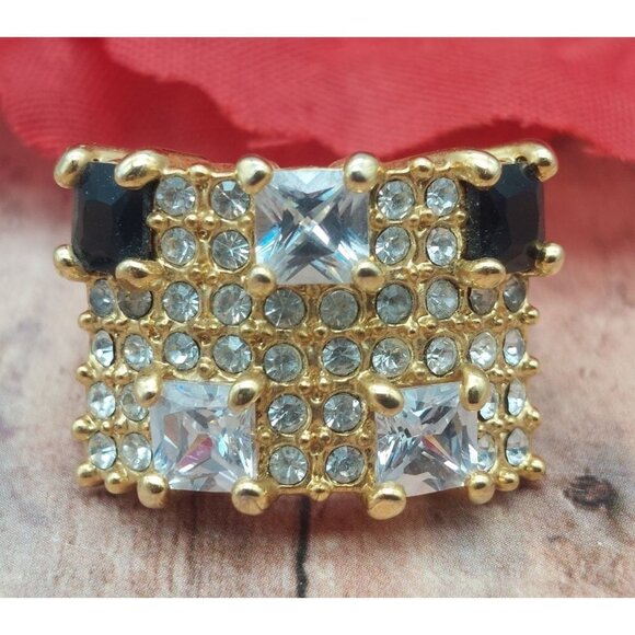 NWOT Gold Tone Crystal Covered Cocktail Fashion Ring Size 6.5 - Picture 1 of 8